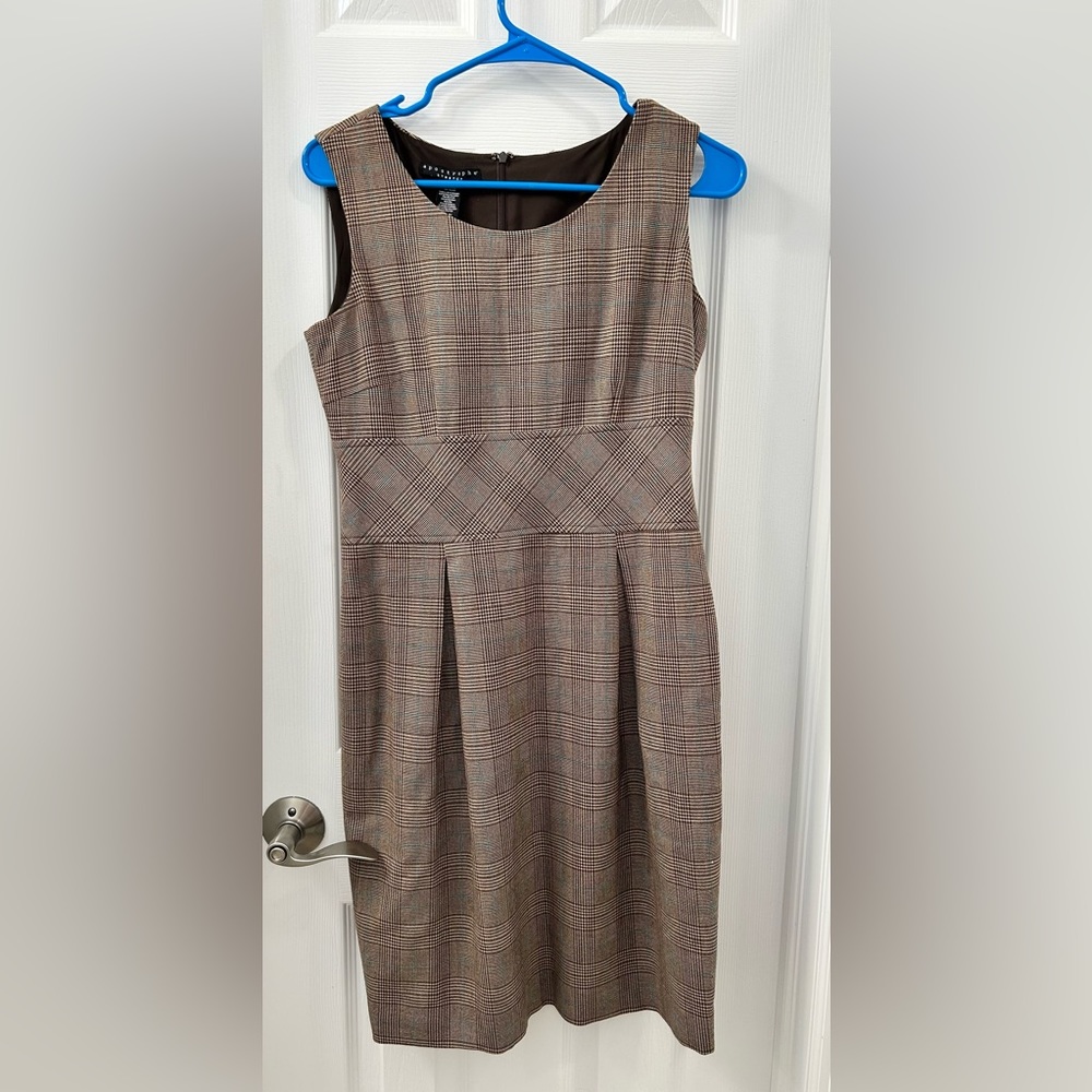 Apostrophe woman’s size 4 zipper closure dress